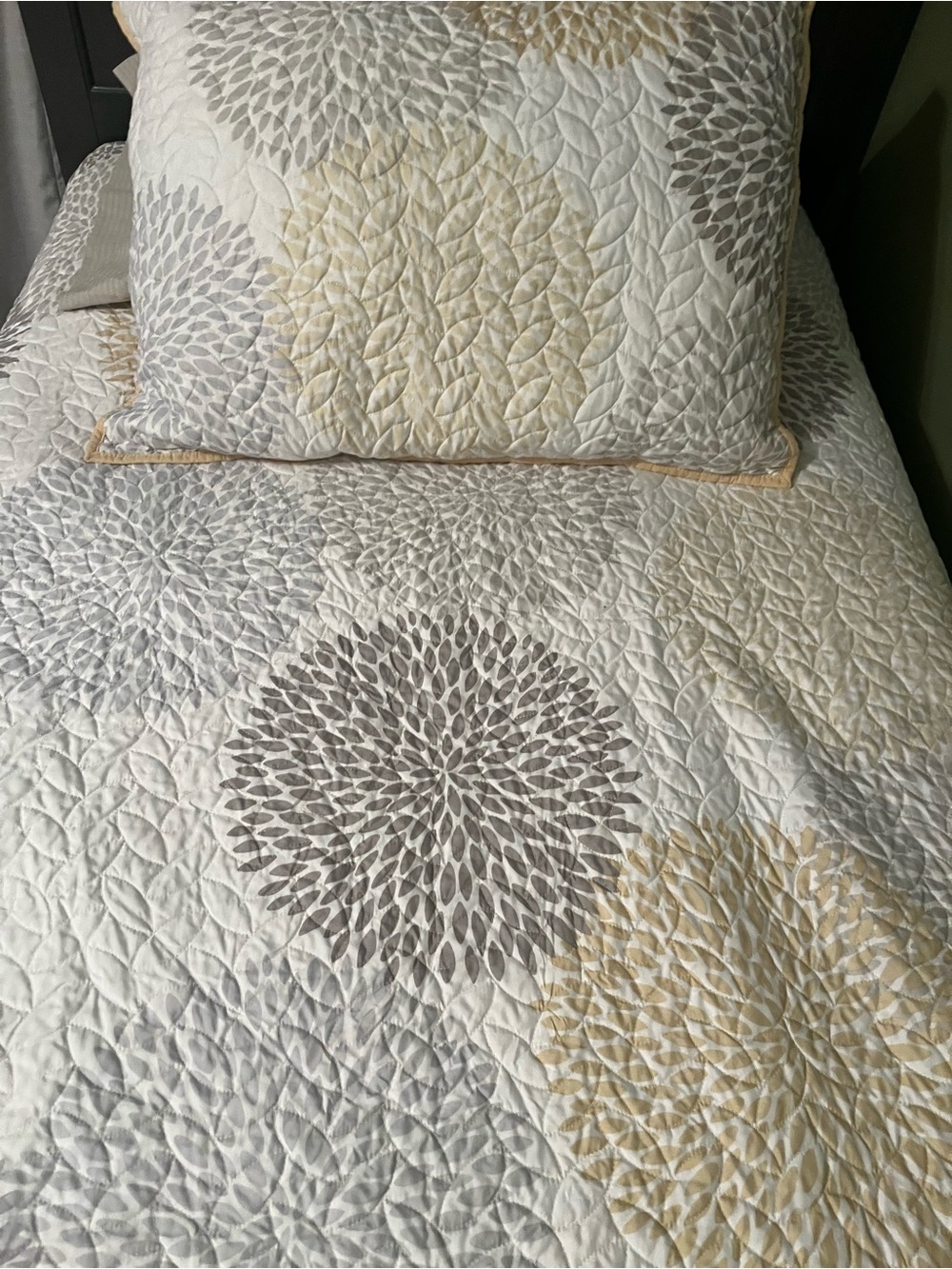 The Big One Neutral Floral Medallion Quilt - White, Gray & Cream - Picture 2 of 4